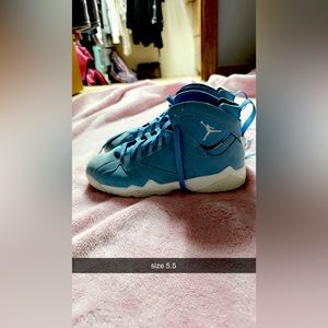 blue jordan’s 7s pantone